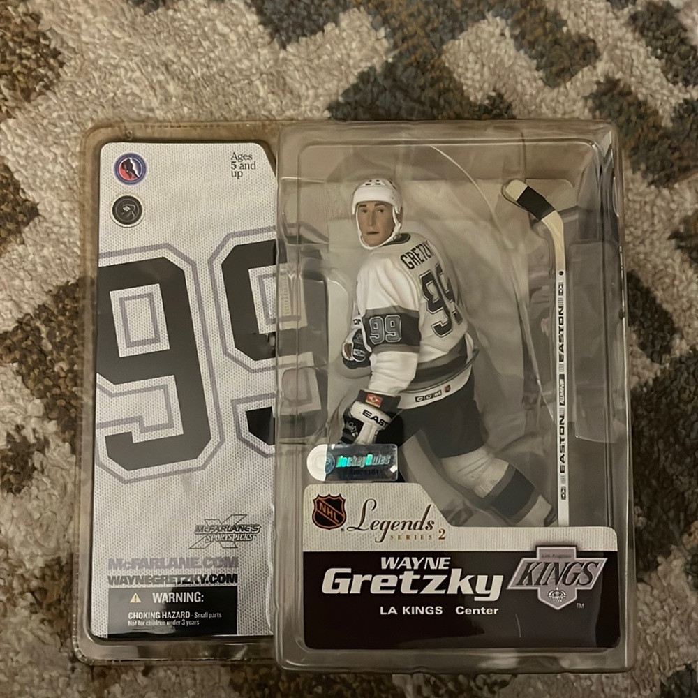 Wayne Gretzky McFarlane Legends Series 2 Action Figure LA Kings Center